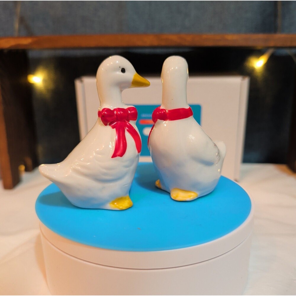 Vintage Ceramic White Goose Figurines Set of 2 Red Bow Farmhouse Decor - Picture 4 of 16
